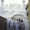 290_22-vor-der-hausmoschee.jpg