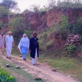 335_17-auf-dem-weg-zur-moschee.jpg