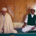 338_6-oder-im-m228nnerschlafsaal-reinhard-und-deepal.jpg