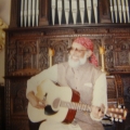 10 Govindh mit Gitarre.JPG